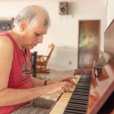 André tocando